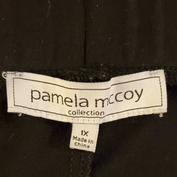 💎 Faux and stretch fabric leggings Pamela Maccoy. Size 1X - Picture 5 of 7